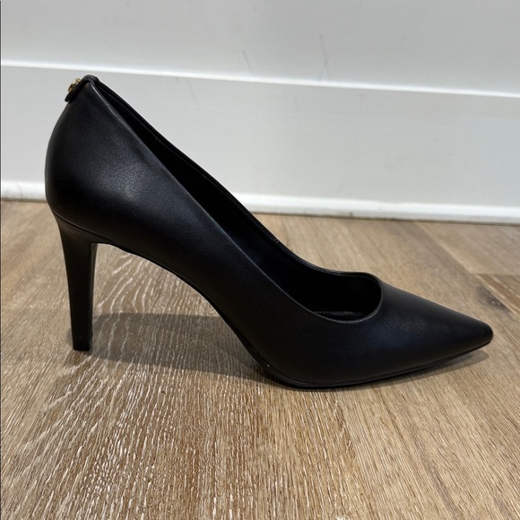 Michael Kors Size 10 Black Heels - Picture 11 of 12